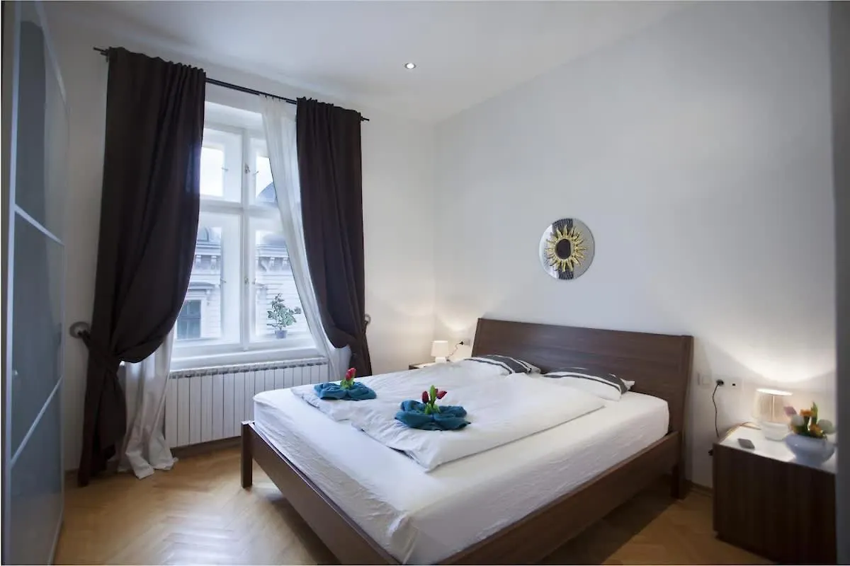 Charles Bridge Apartment Praha