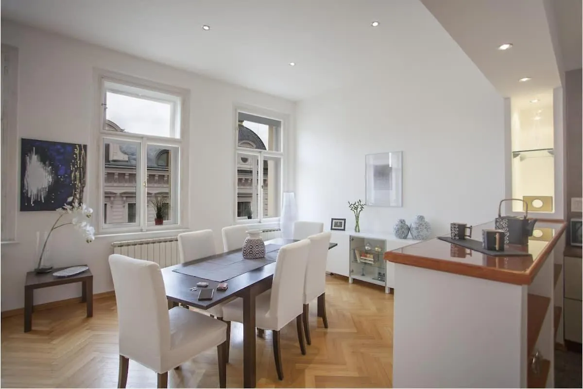 Charles Bridge Apartment Praha 0*,