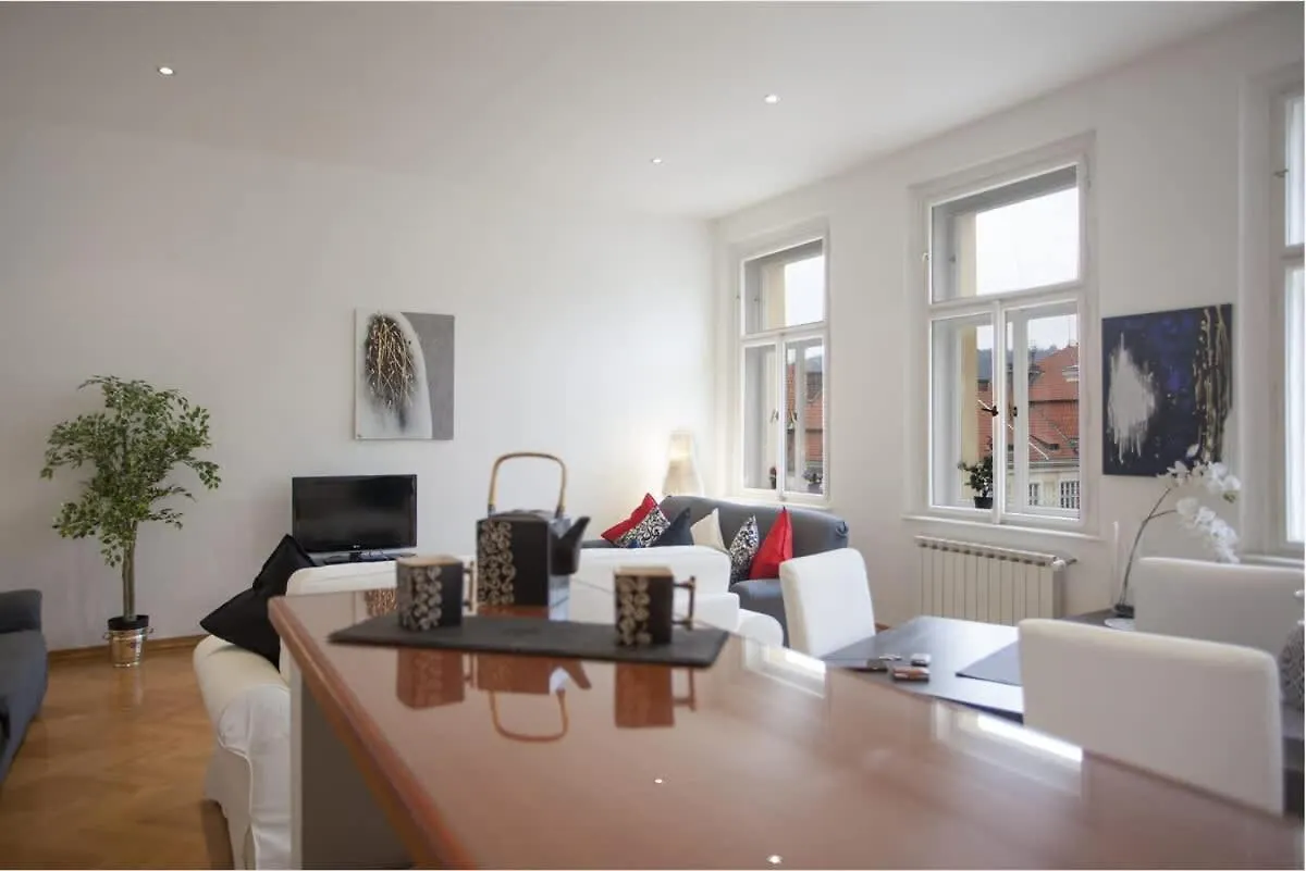 Charles Bridge Apartment Praha