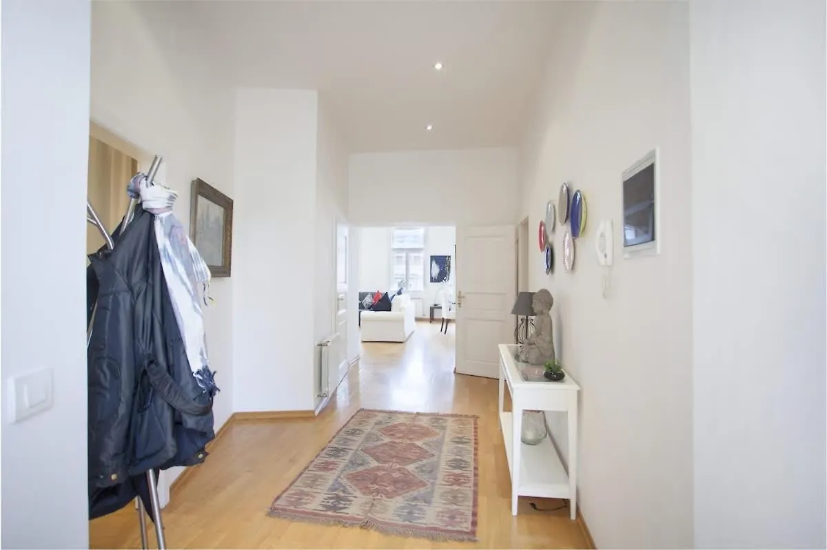 Charles Bridge Apartment Prag