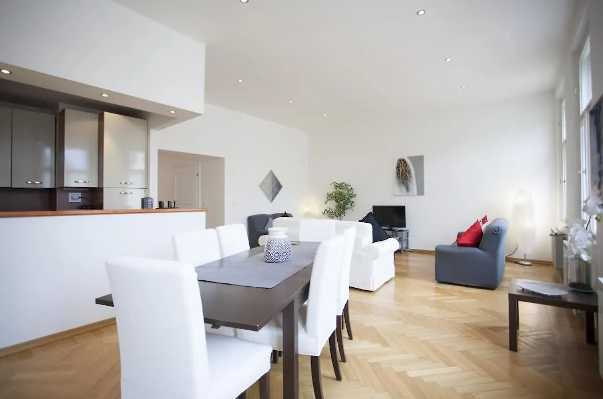 Charles Bridge Apartment Praha