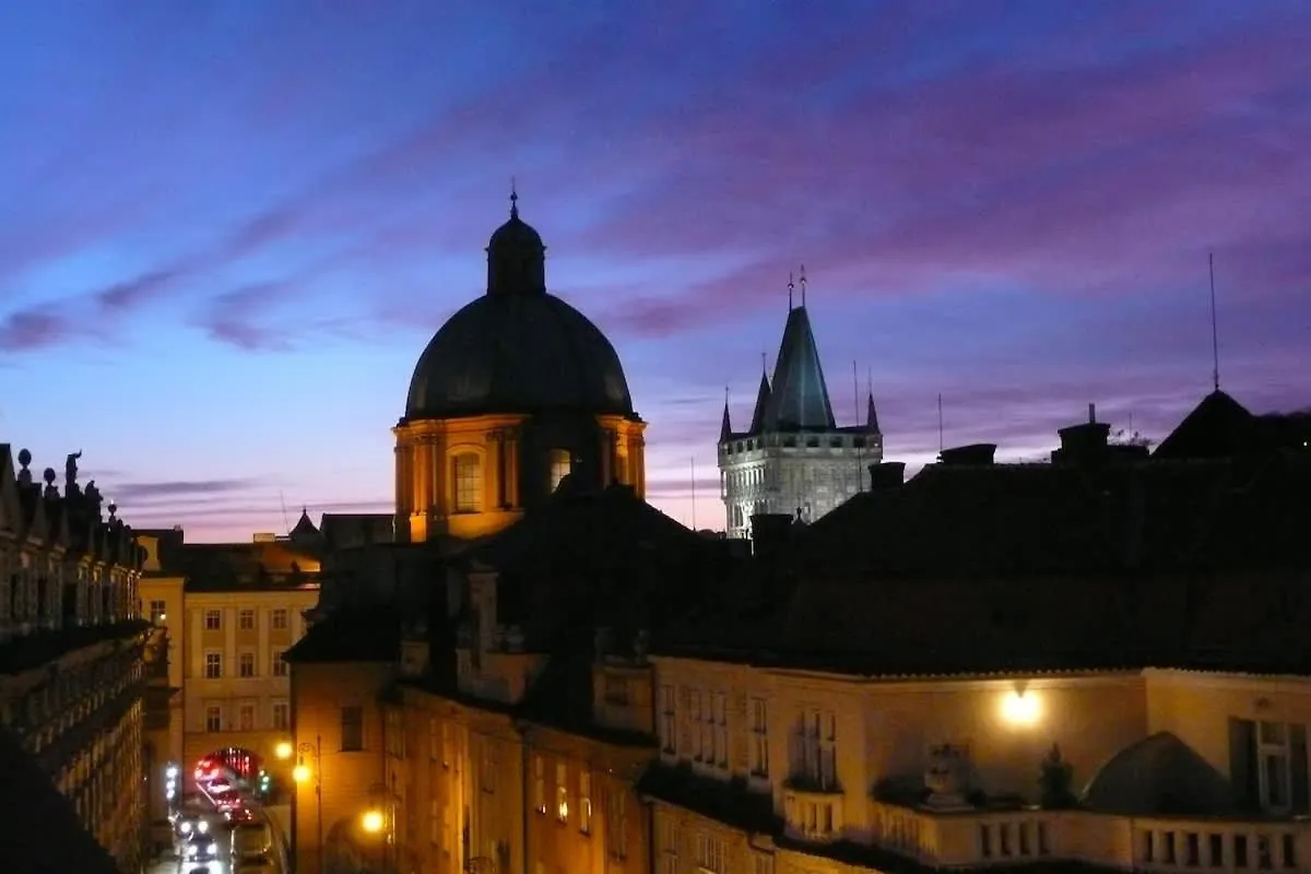 Charles Bridge Apartment Praha